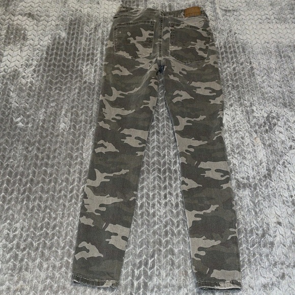 American Eagle N(E)XT LEVEL STRETCH Hi-Rise Jeggings.  Camouflage. Size 2 Short. - Picture 7 of 12